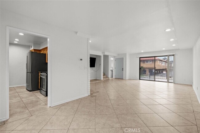 Building Photo - 13861 Vanowen St