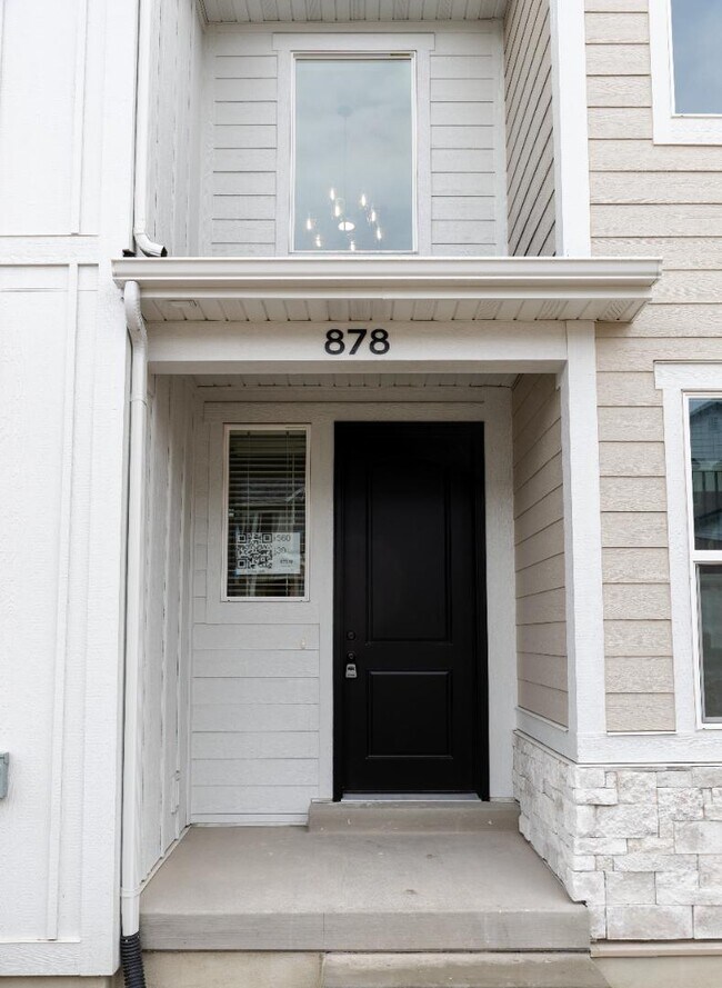 Building Photo - 878 Portman Wy