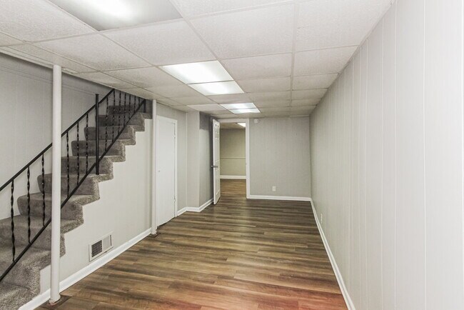 Building Photo - 960 7th Pl