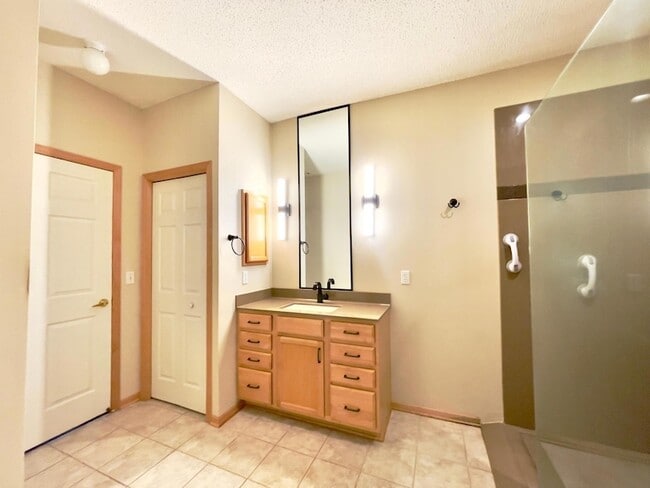 Building Photo - 12022 Vermillion St NE