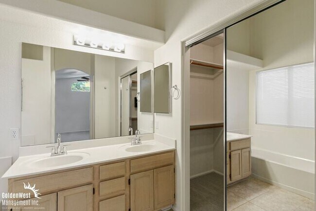 Building Photo - Charming 3Bdm 2Ba Home with Private Backyard!