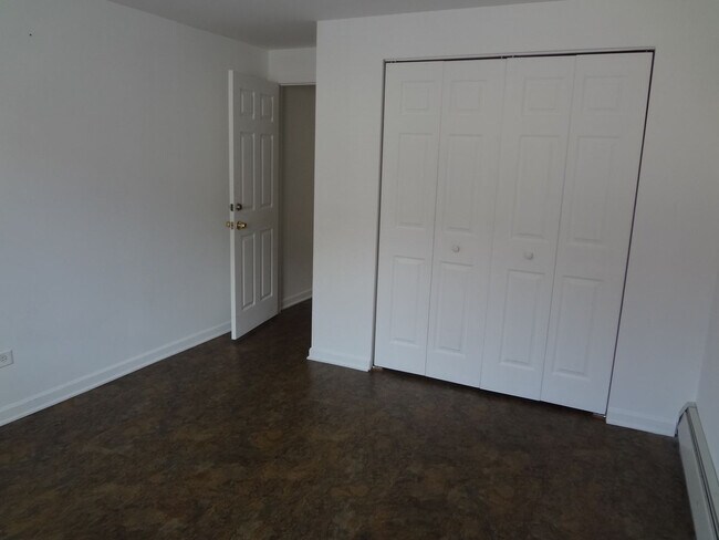 Building Photo - 10473 Dearlove Rd