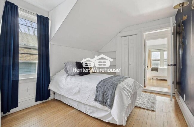 Building Photo - 1031 St Clair Ave