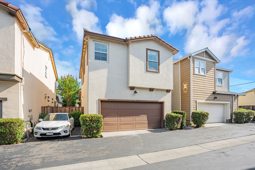 Building Photo - 1658 Glenmore Dr