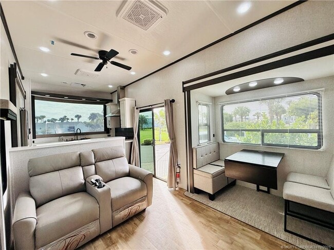 Building Photo - 10725 S Ocean Dr