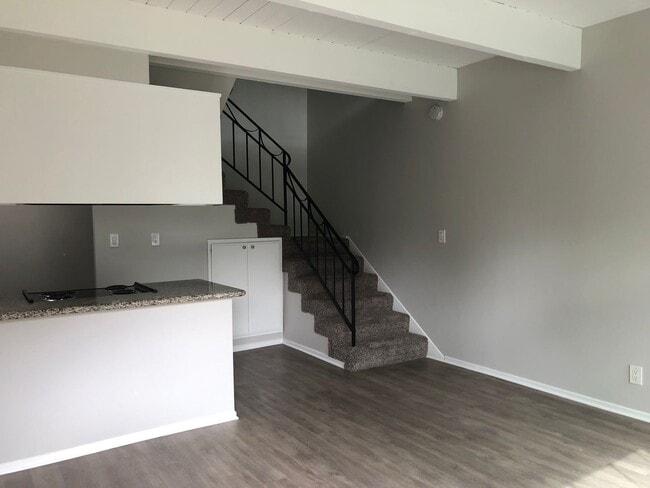 Building Photo - 2121 W Palmyra Ave