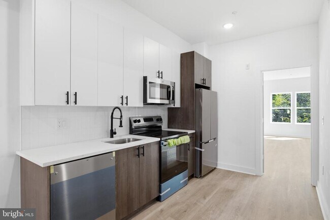 Building Photo - 669 N 39th St