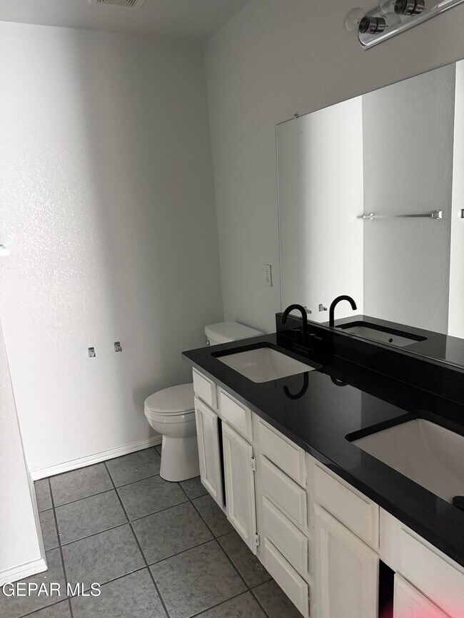 Building Photo - 7453 Plaza Taurina Dr