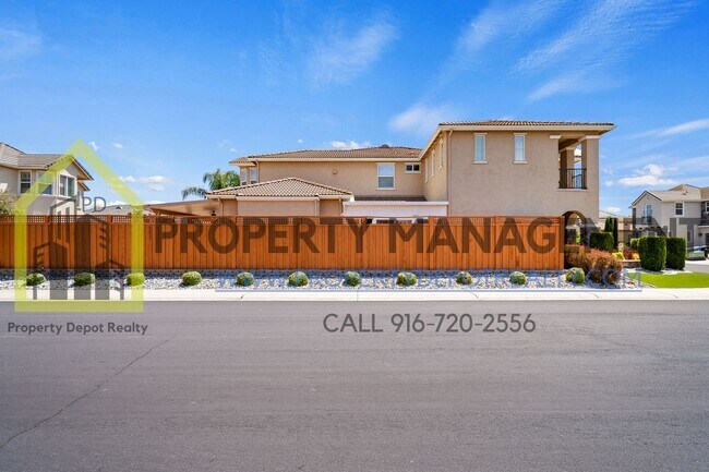 Building Photo - Stunning Custom 5-Bedroom, 3-Bath Home in ...