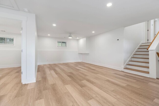 Building Photo - Four Bedroom Four Bath Home