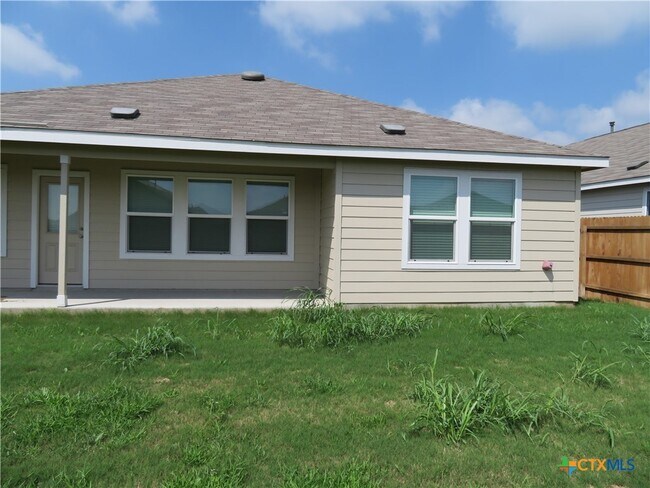 Building Photo - 554 Blue Stem Rd