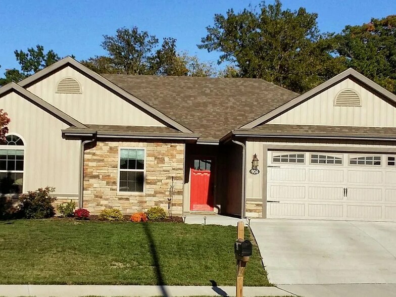 Street View - 904 S Louisville Dr