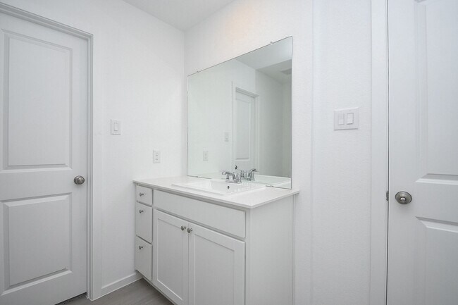 Building Photo - 923 Capracotta Dr