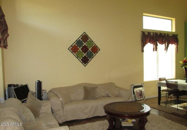 Building Photo - 2520 S Dragoon Dr
