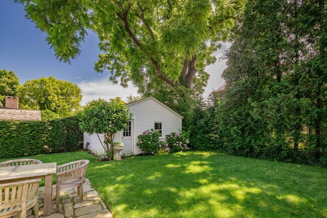 Building Photo - 19 Concord St