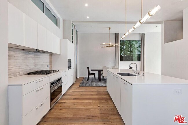 Building Photo - 614 Westmount Dr