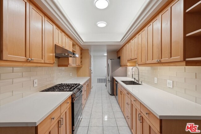 Building Photo - 1557 S Beverly Glen Blvd