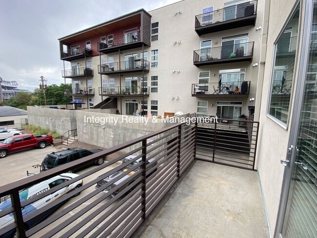 Building Photo - 2620 W Front View Cres Dr