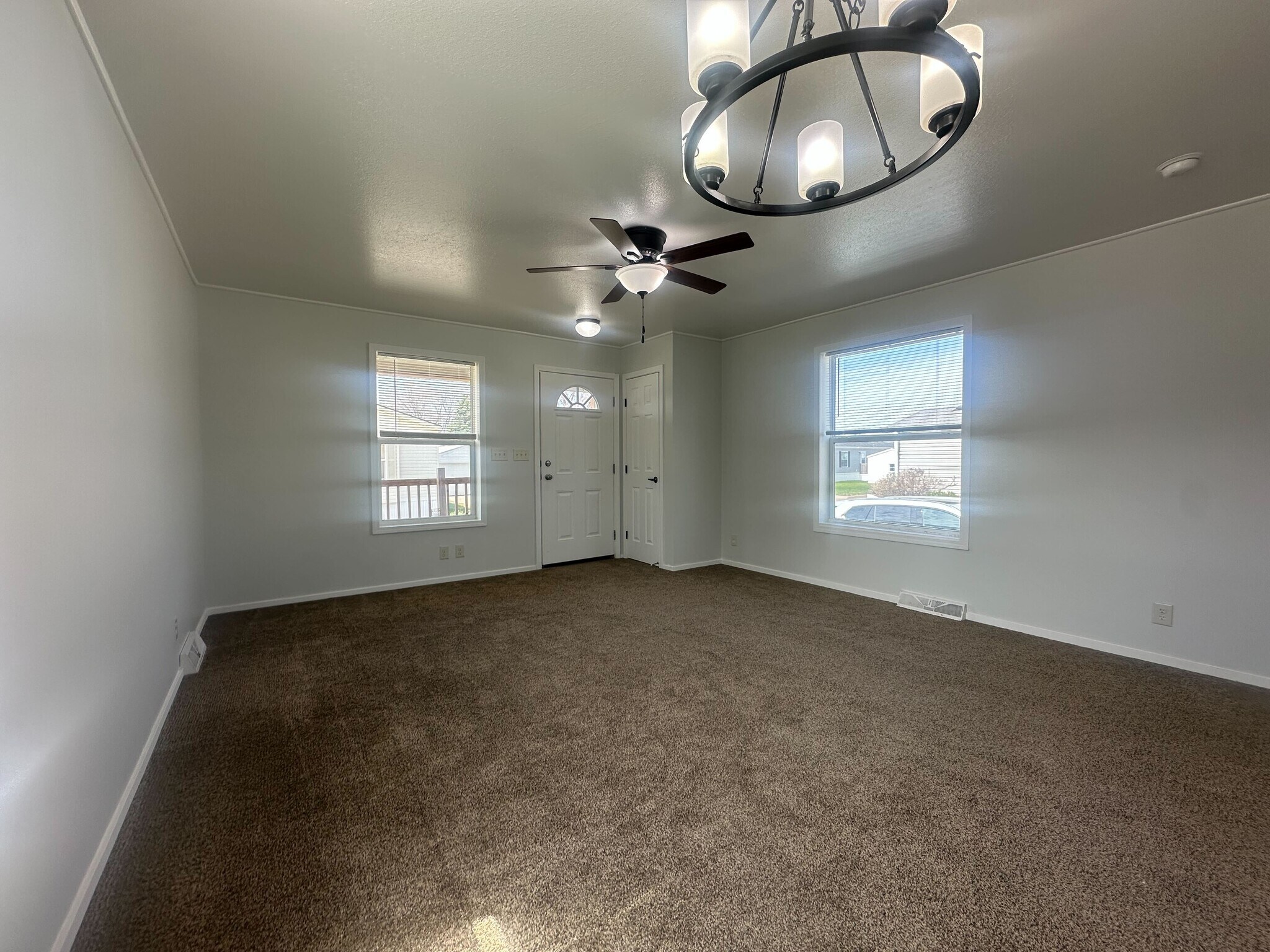 Building Photo - 1961 Four Seasons Dr