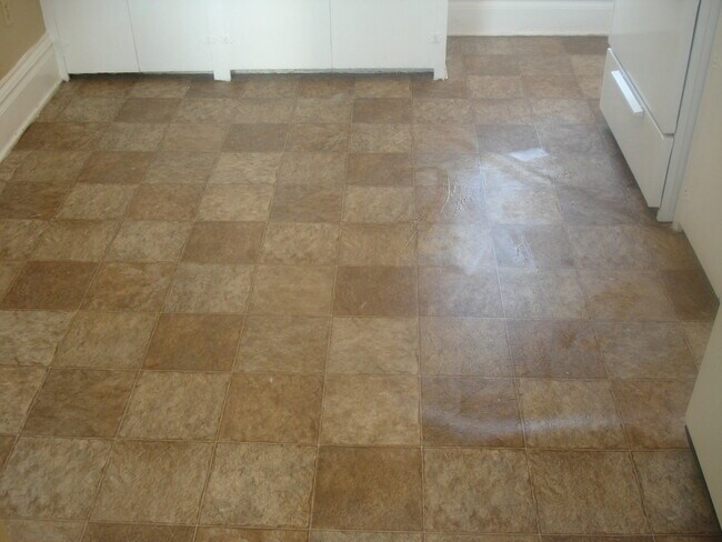 Building Photo - 206 Burr