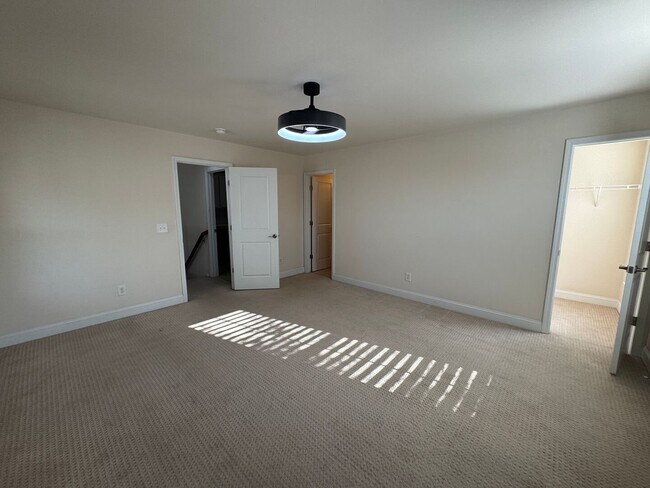 Building Photo - Your Franklin dream rental is here—4 bedrooms, a huge bonus, two en-suites, and an unbeatable loc...
