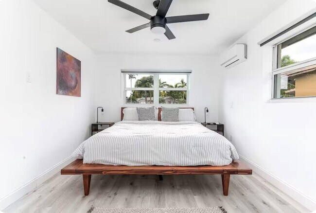 Building Photo - 2648 NW 9th Ln