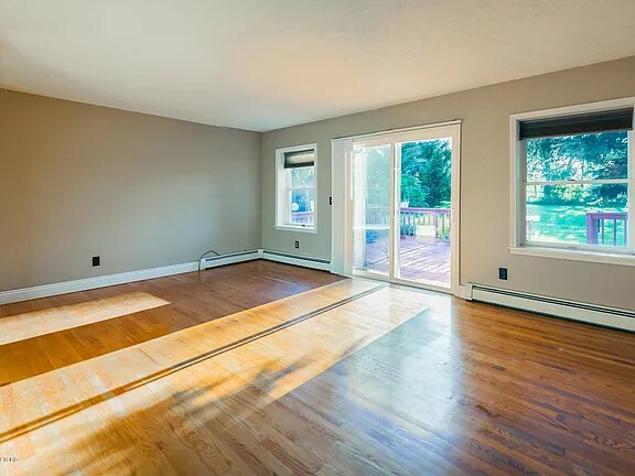 Building Photo - 6275 Oneida Rd