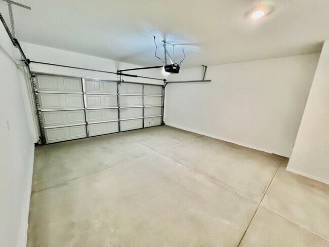 Building Photo - 1131 W Chimes Tower Dr