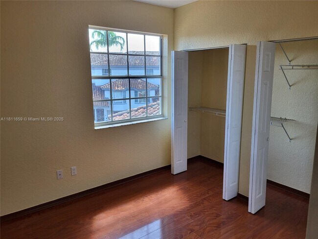 Building Photo - 715 SW 148th Ave