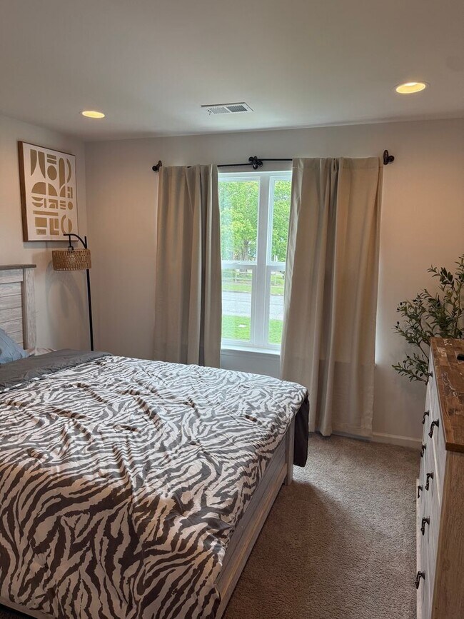 Building Photo - Charming 3BR Duplex in Charlotte