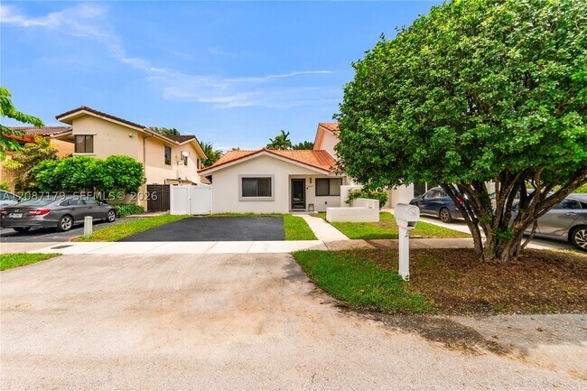 Building Photo - 2437 SW 99th Ct