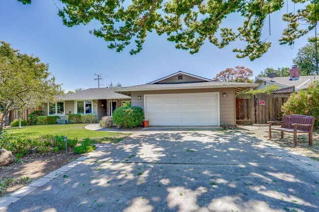Building Photo - Excellent 3 Bedroom 2 Bath In A Great Neig...