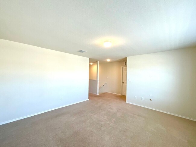 Building Photo - **APPLICATION RECEIVED** AVAILABLE NOW- Energy-Efficient 4/3 Home with Solar Panels & Pool Access!