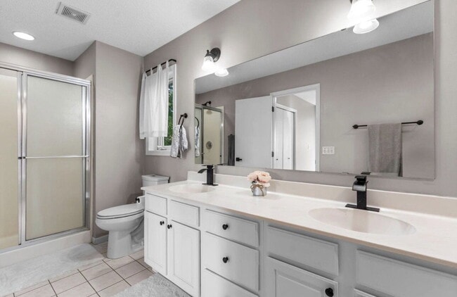 Building Photo - Elegant 3-Bed Single Family with Fireplace & Hardwood Floors in Shakopee – 2345 Sq Ft of Comfort