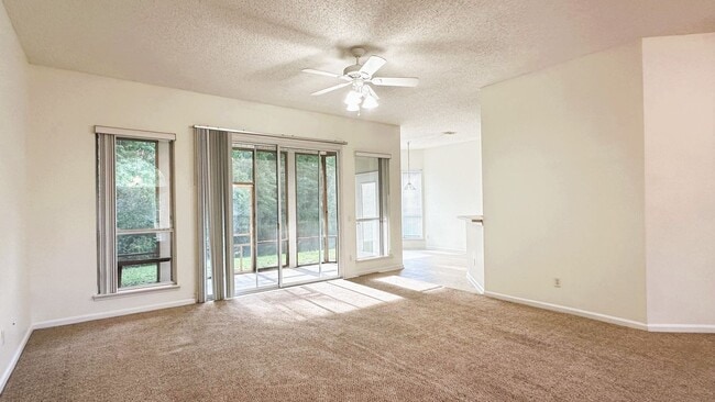 Building Photo - 3 bed/2 bath home, conveniently located in quiet Meadowfield Bluff