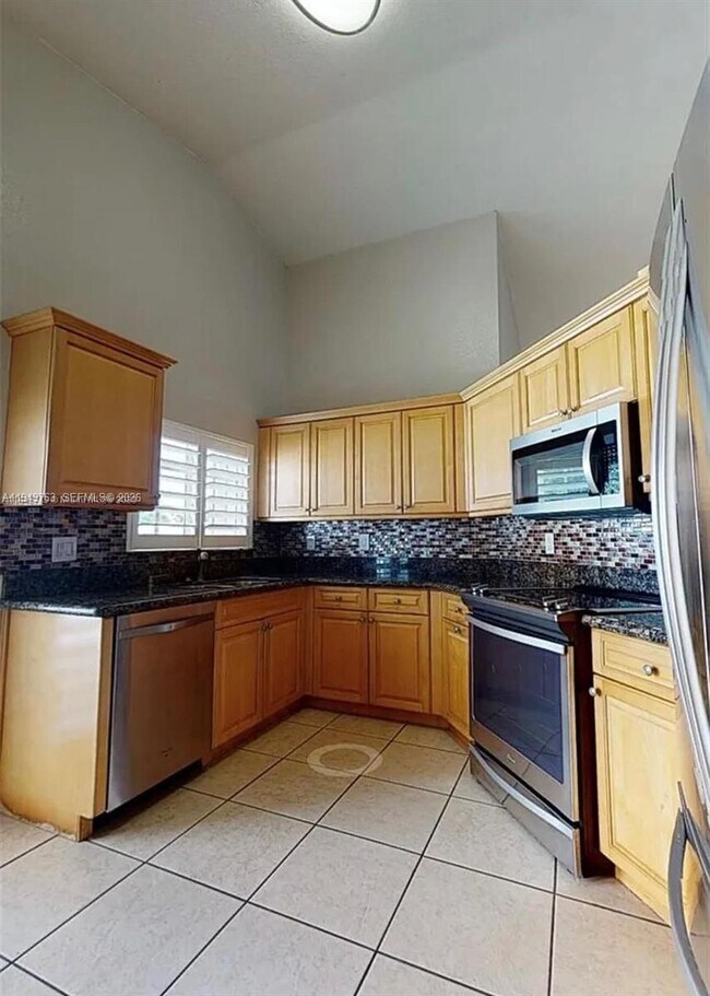 Building Photo - 14001 Oak Ridge Dr