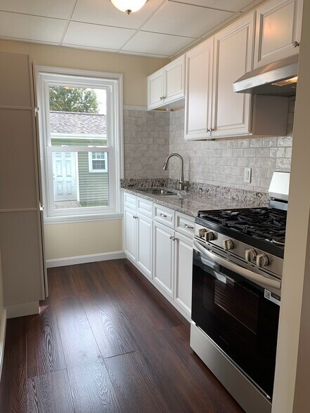 Building Photo - 73 Gooding St