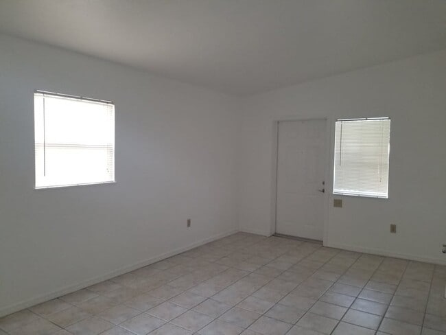 Building Photo - 1066 Philippe Pkwy