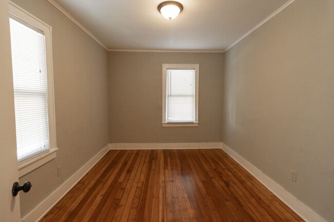 Building Photo - Cute Central Columbia Home