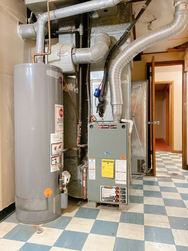 Building Photo - A wonderful 4-bedroom house in the Benson Gardens area - near Walmart Neighborhood Market, Asian ...