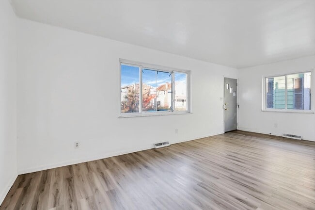 Building Photo - 1699 E Weber Rd