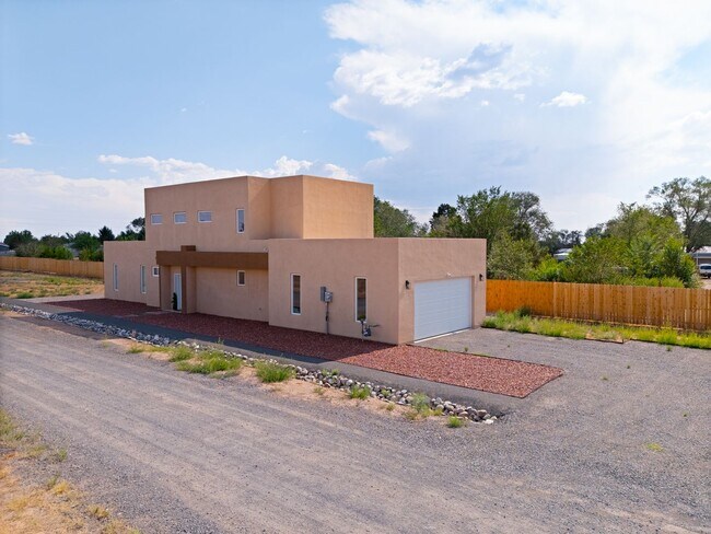 Building Photo - 2822 Camino Mendoza