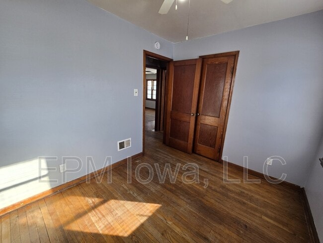 Building Photo - 407 Linden Ave