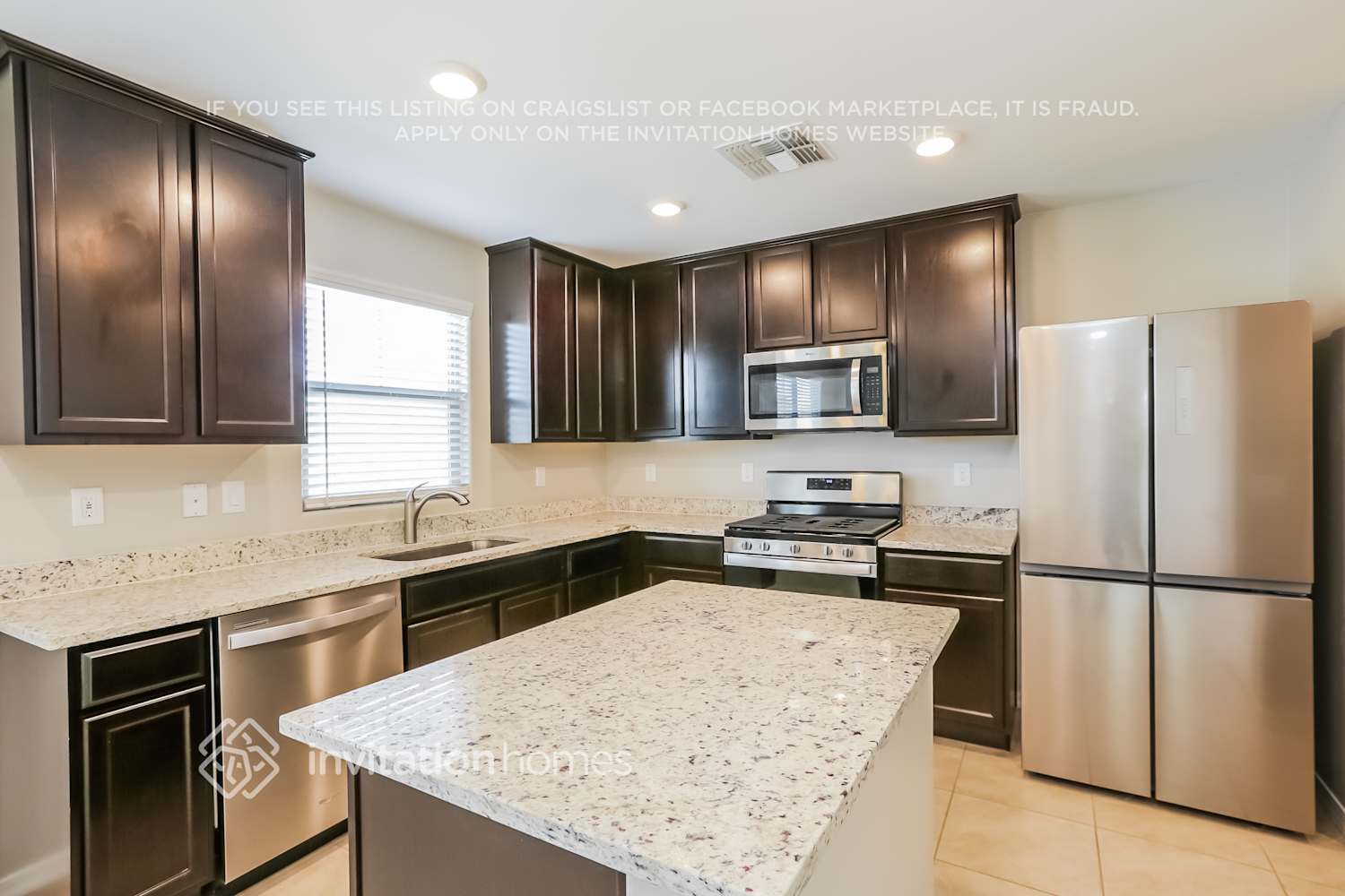 Building Photo - 3907 S 79th Ln