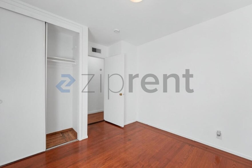 Building Photo - Unit