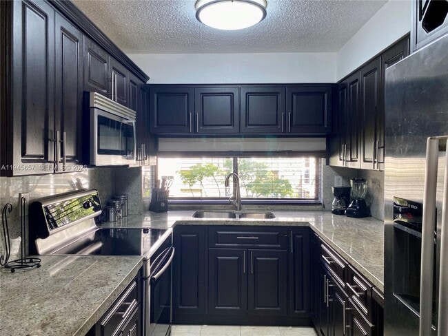 Building Photo - 17011 N Bay Rd