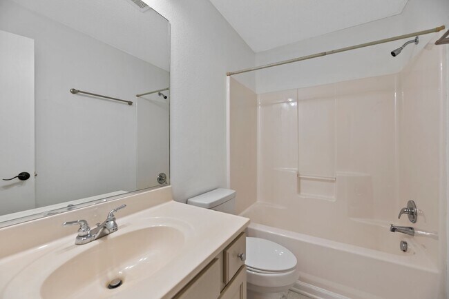 Building Photo - Beautiful 4 Bed 3 Bath in Andover School District!