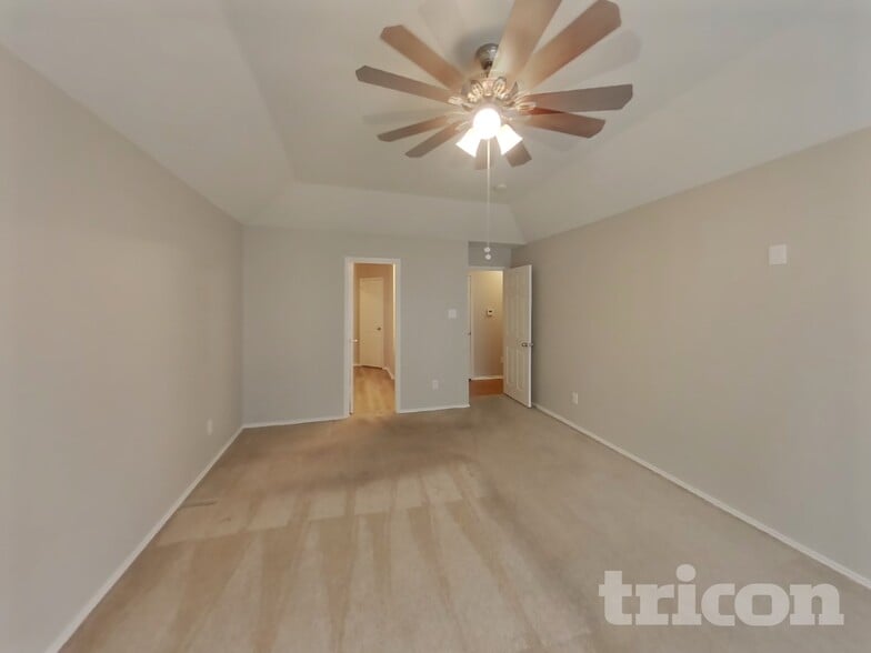 Building Photo - 917 Red Oak Trails