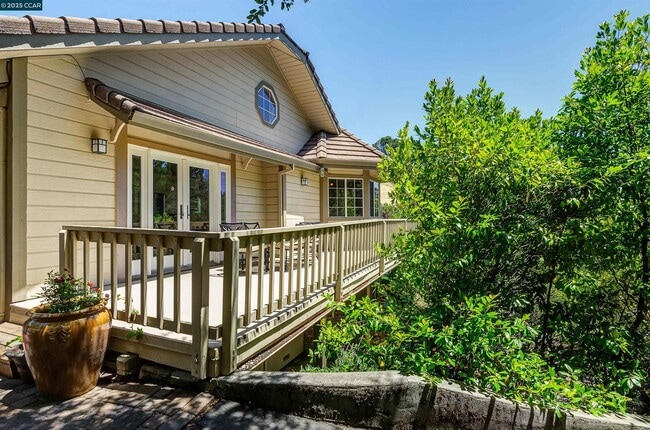 Building Photo - 3434 Woodview Dr
