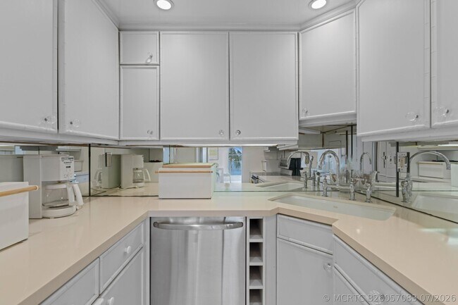 Building Photo - 2800 N Flagler Dr